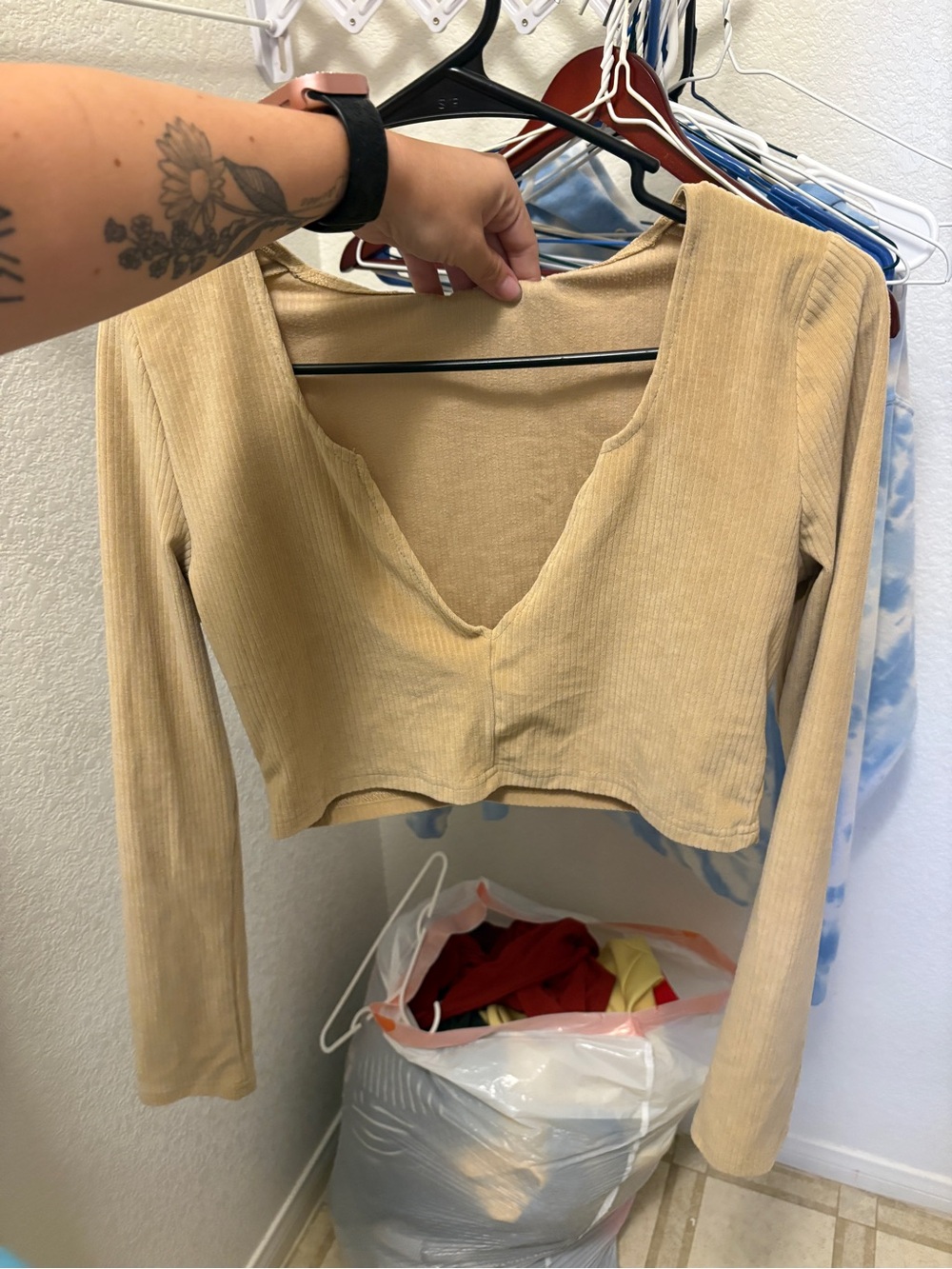 Women's Long Sleeve Ribbed V-Neck Crop Top - Beige